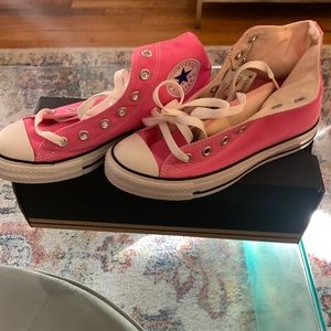 Chuck Taylors High tops pink
